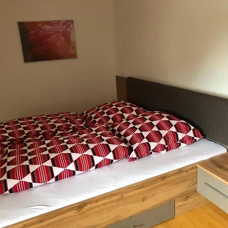 Ferienwohnung Am Dorfplatz Мюнзинген